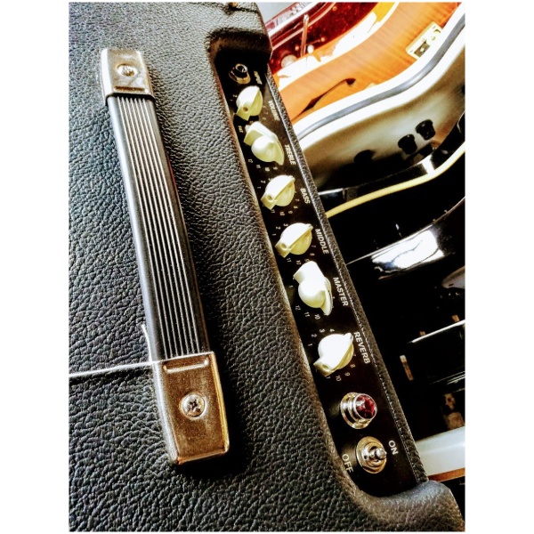 Amplificador Fender Blues Junior IV Valvular 15w 12 Celestion
